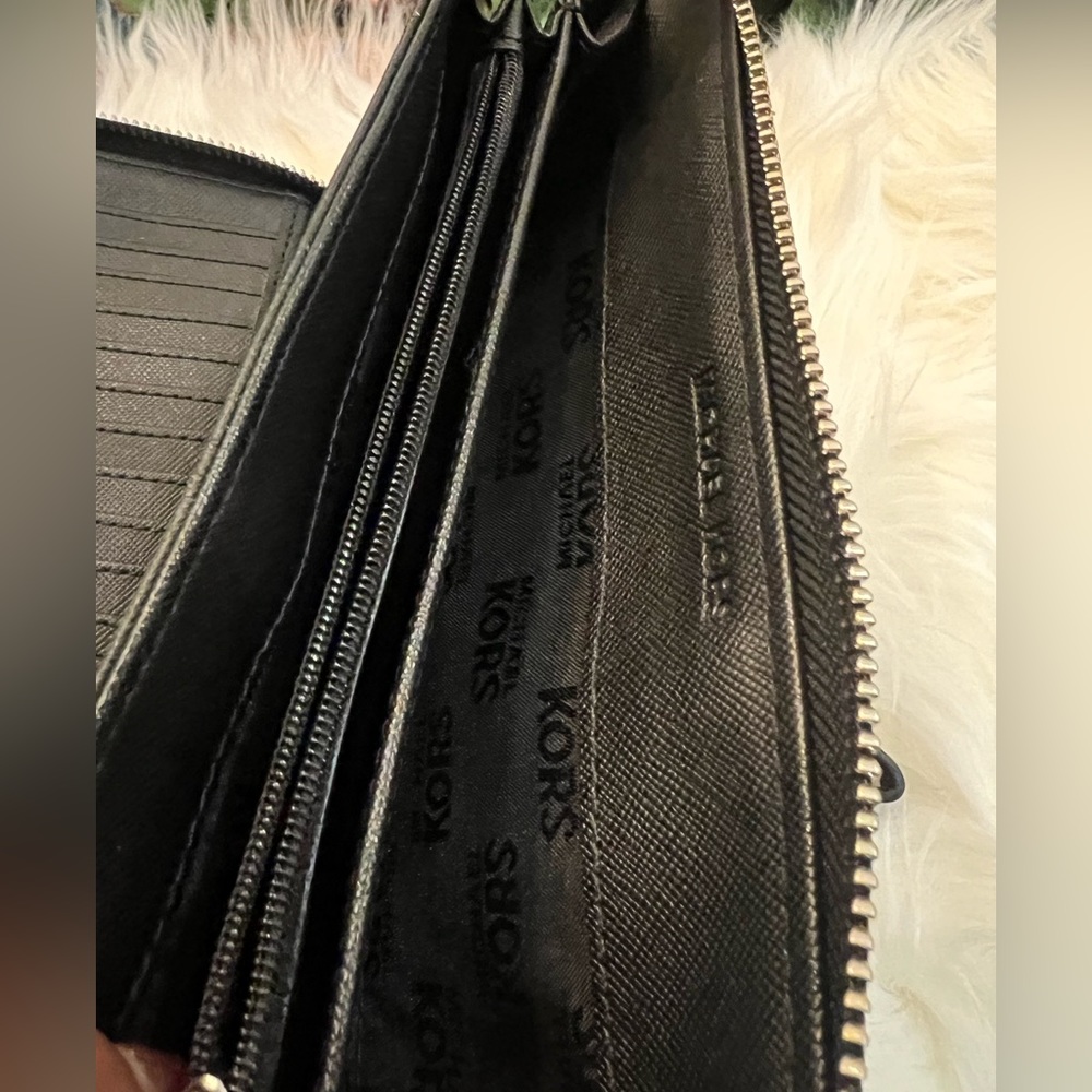 Michael kors Long Monogram Wallet - Picture 9 of 12